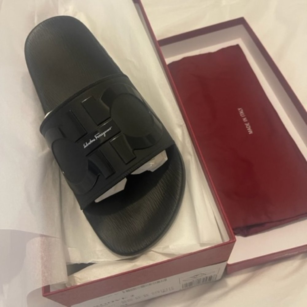 FERRAGAMO BLACK SLIDES